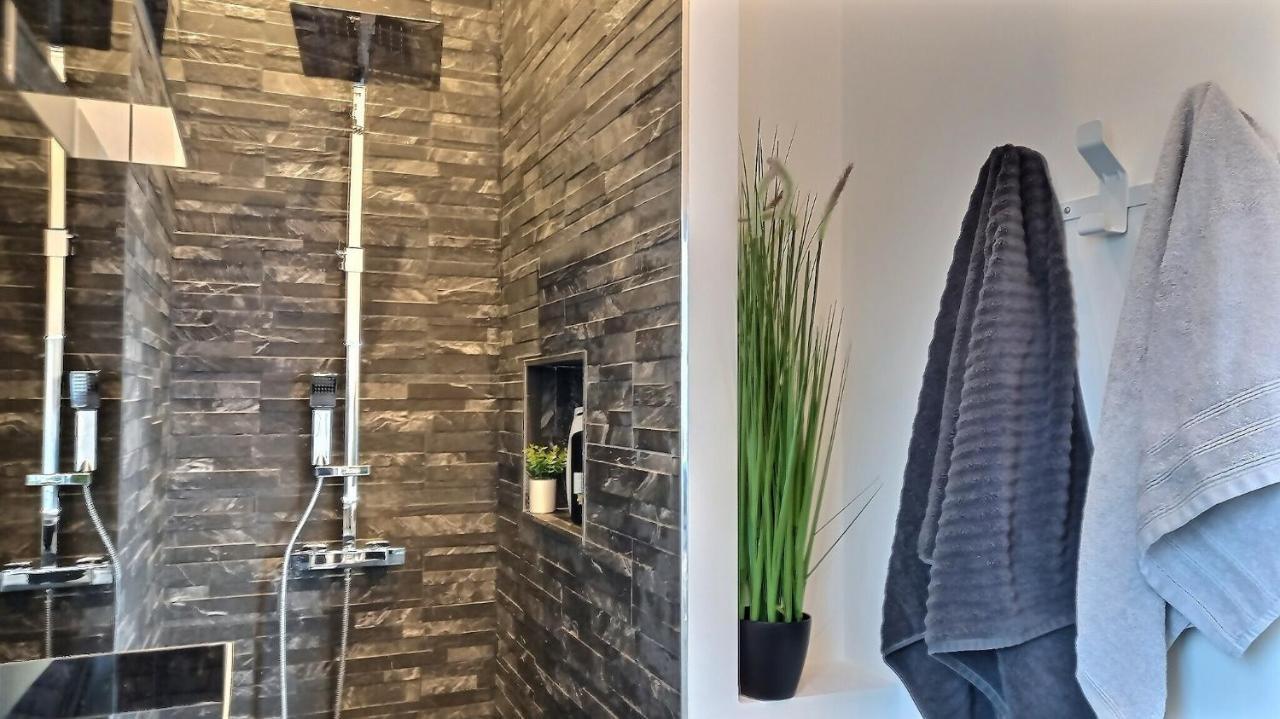 Black&White Home-By So'Serenityhome-Balcon-Parking Cluses Eksteriør billede