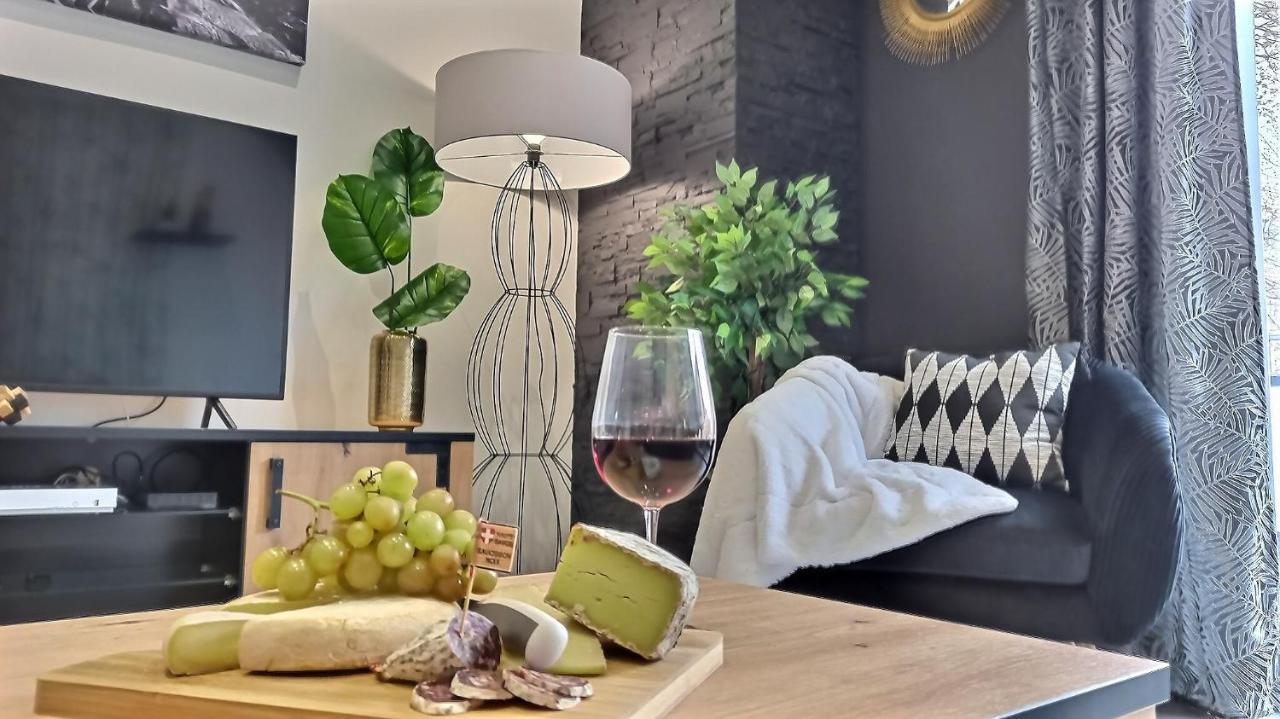 Black&White Home-By So'Serenityhome-Balcon-Parking Cluses Eksteriør billede