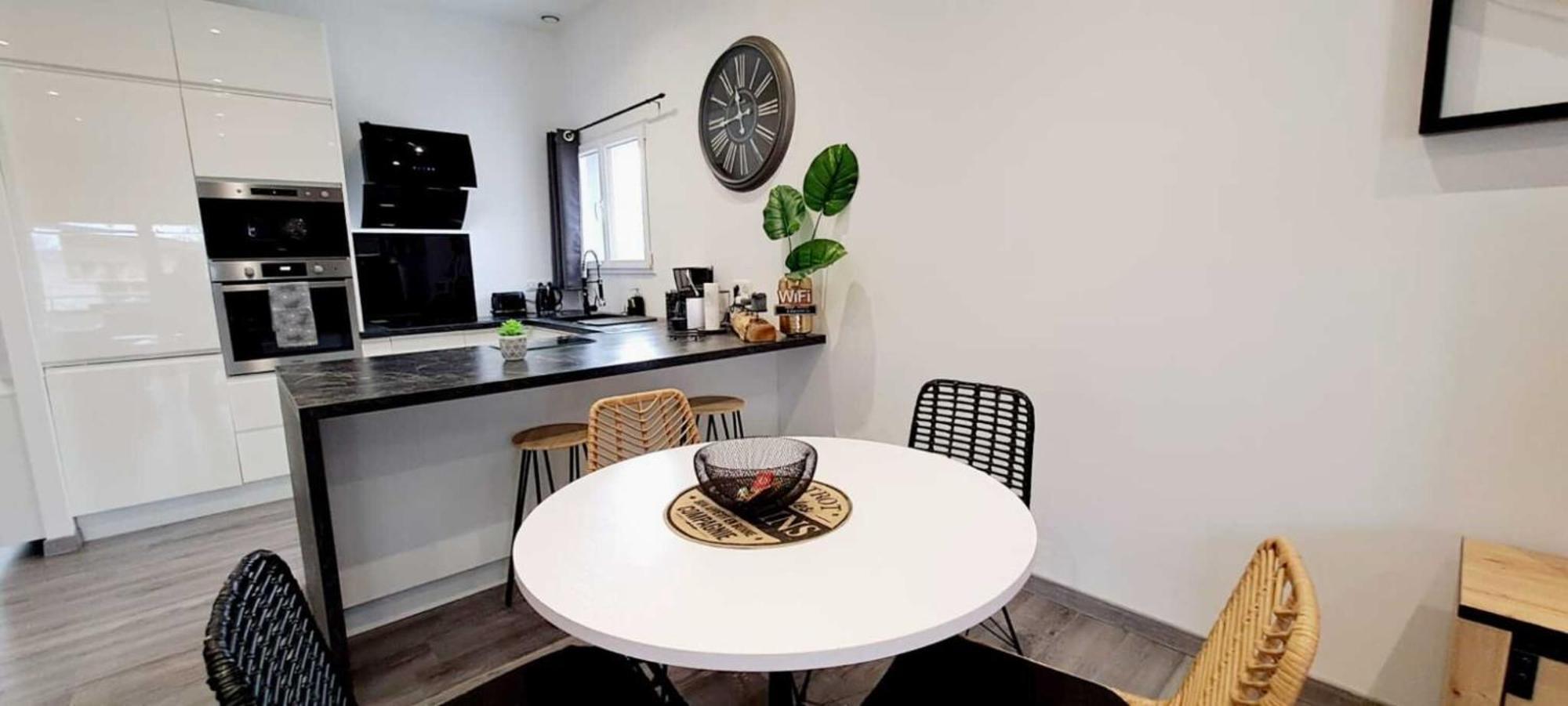 Black&White Home-By So'Serenityhome-Balcon-Parking Cluses Eksteriør billede