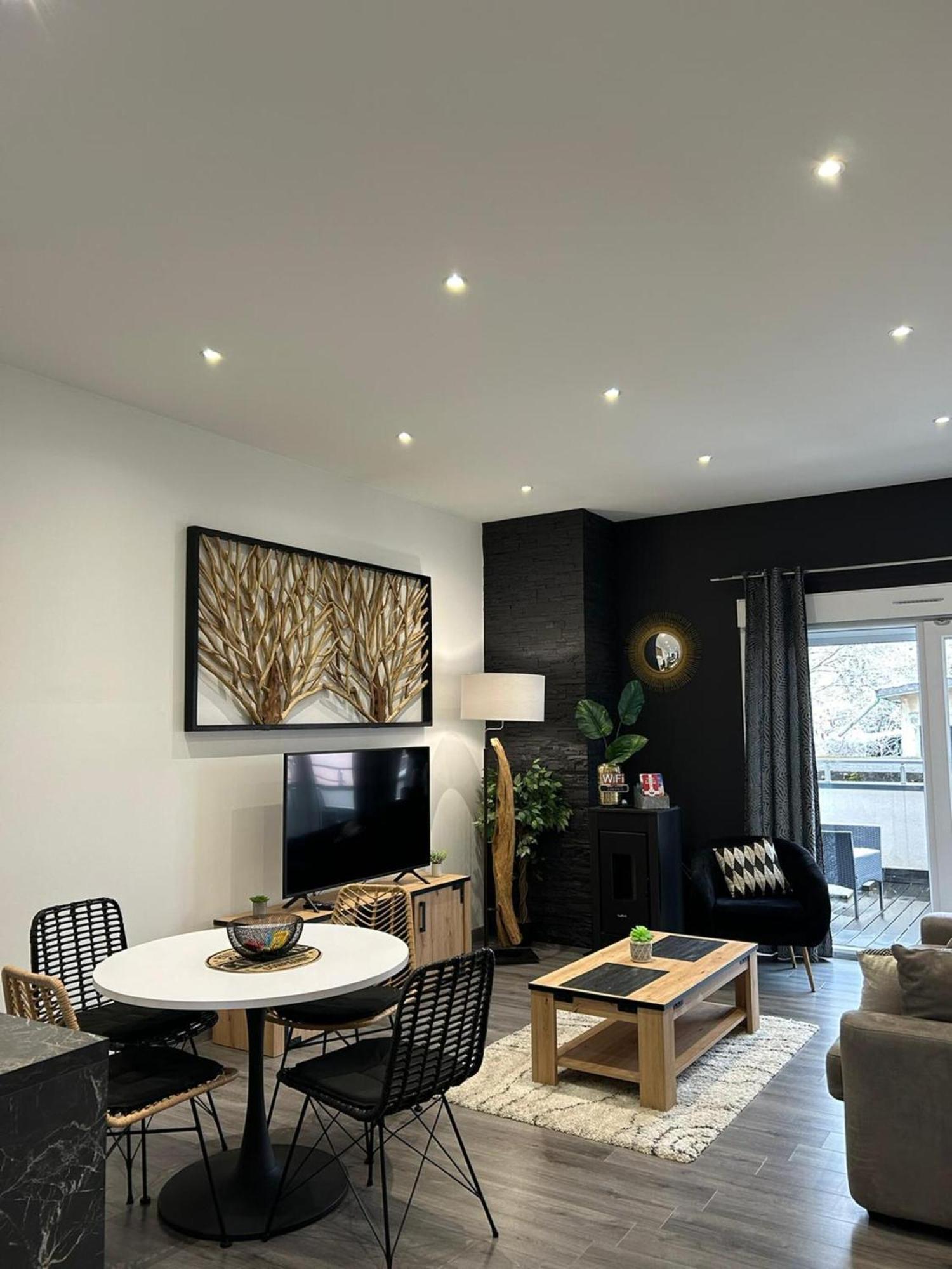 Black&White Home-By So'Serenityhome-Balcon-Parking Cluses Eksteriør billede